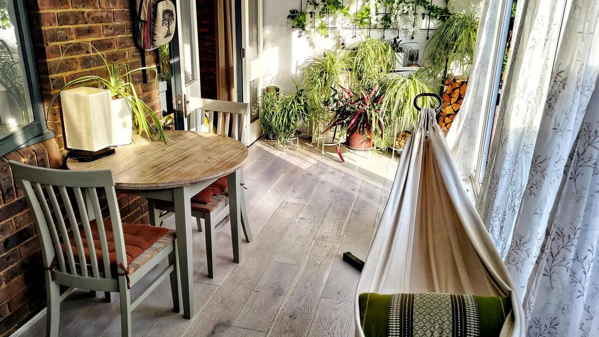 Cozy Ensuite In Authentic Homestay With Garden Terrace In Prime Location Just East Of City London